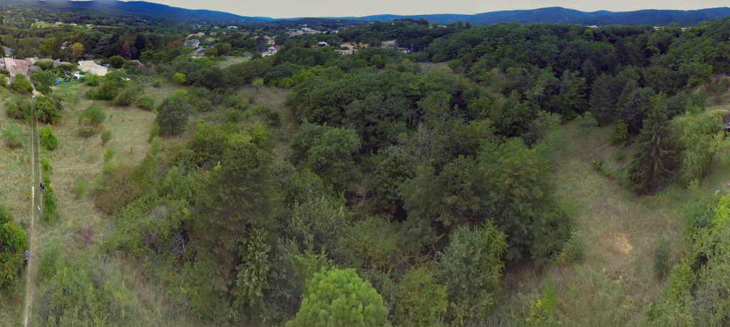 Vue panoramique du terrain